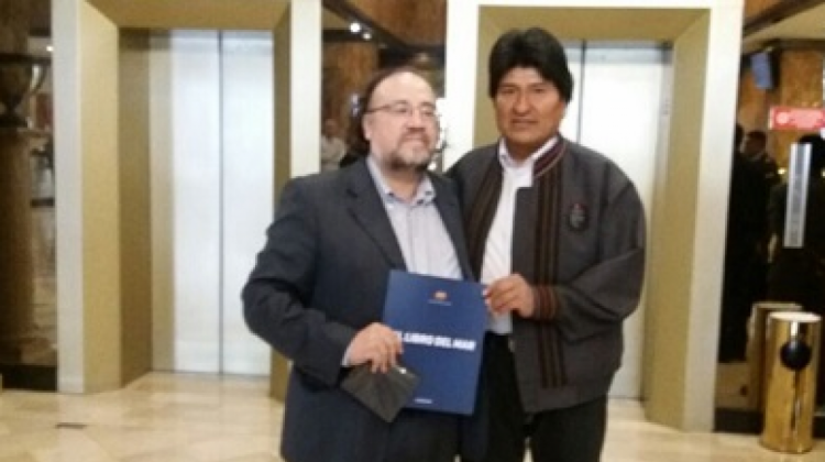 Morales y Silva durante el encuentro en Ecuador.  Foto: Emol