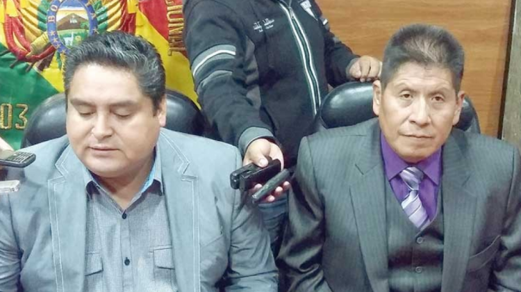 El magistrado Oswaldo Valencia y Macario Lahor. Foto: Correo del Sur