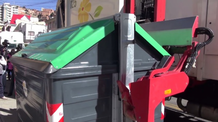 Miraflores es la primera zona de La Paz que tiene este moderno sistema de recojo de basura.