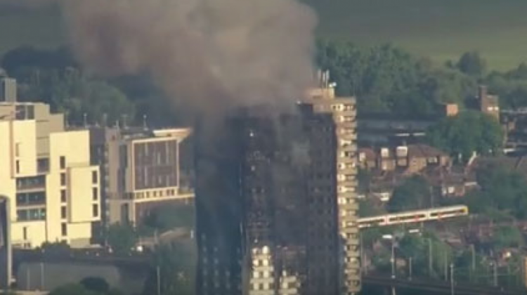 El incendio aún no fue controlado. Foto: BBC.