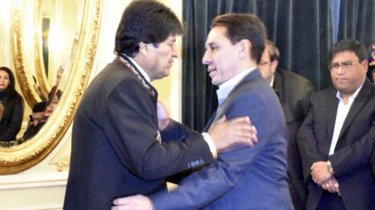 Mario Guillén junto al presidente Evo Morales. Foto: ABI.