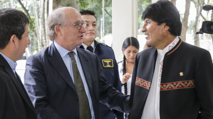 El presidente de Bolivia, Evo Morales, y el presidente de Repsol, Antonio Brufau. Foto: Repsol