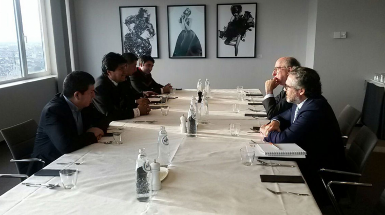 Reunión de autoridades bolivianas y de Repsol en Bélgica. Foto: @MRE_Bolivia