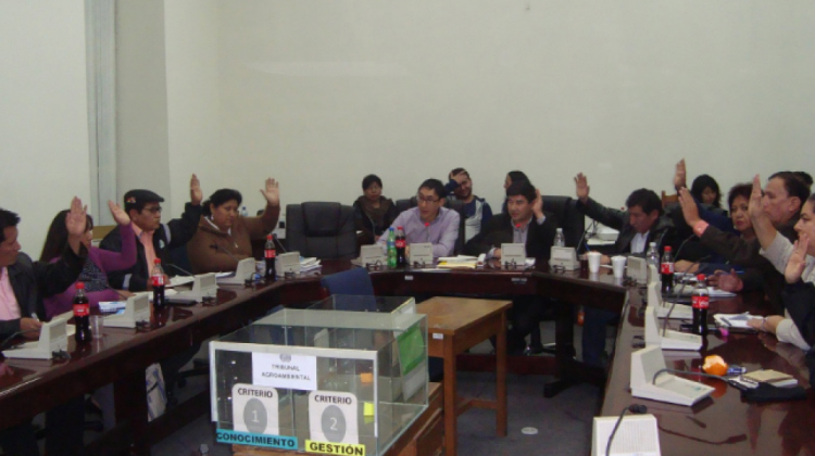 La Comisión Mixta de Justicia Plural cuando aprobó su informe sobre evaluación de candidatos al TA y CM. Foto: Senado