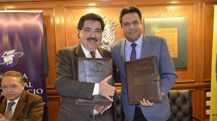Marco Antonio Salinas, presidente de la CNC y Luis Revilla, alcalde de La Paz.
