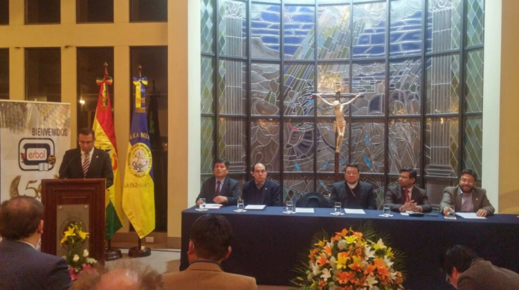 Sesión de honor por los 50 años de Erbol en la Universidad Católica Boliviana. Foto: ANF