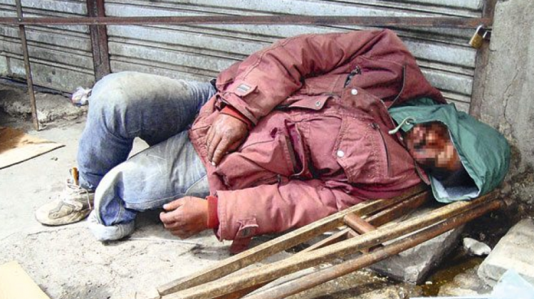 Una persona en situación de calle en la Ceja de El Alto. Foto: El Diario