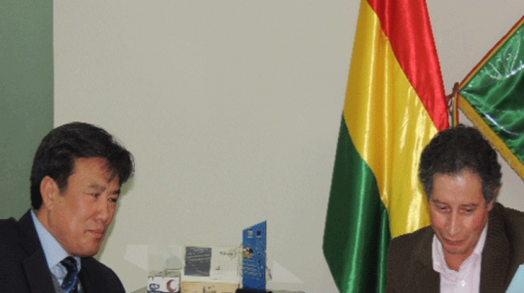 Ministro de Minería de Bolivia junto al Embajador de China. Foto archivo Erbol