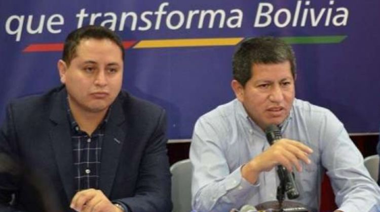 Guillermo Achá expresidente de YPFB y Luis Sánchez actual ministro de Hidrocarburos. Foto: El Potosí