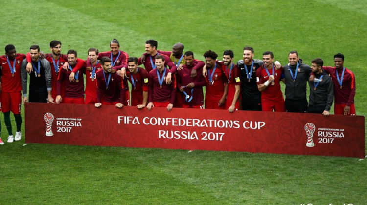 La selección portuguesa posa para la foto.  Foto: @FIFAcom