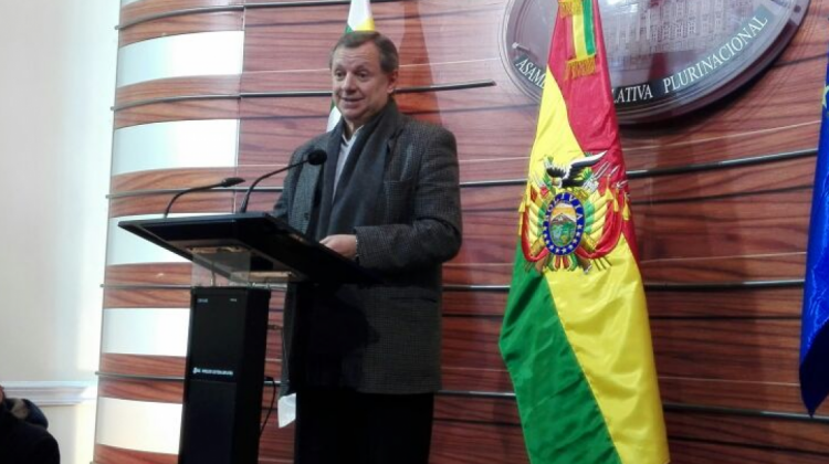 El presidente del Senado, José Alberto Gonzales en rueda de prensa este jueves. Foto: ANF