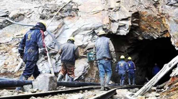 Minería en Bolivia Foto: Boliviaentusmanos.com