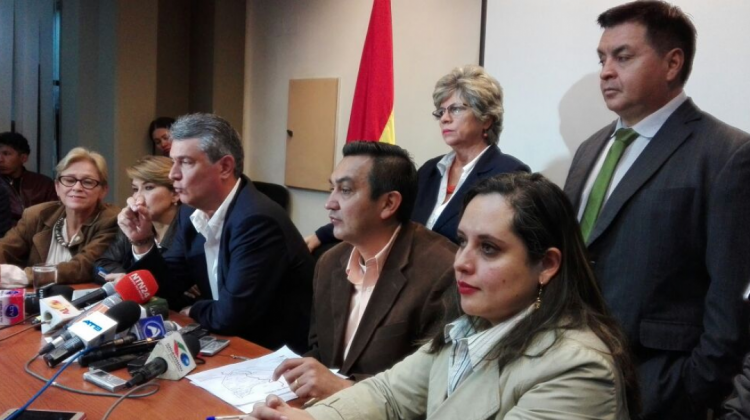 El exprefecto, Ernesto Suárez en rueda de prensa este jueves. Foto: ANF