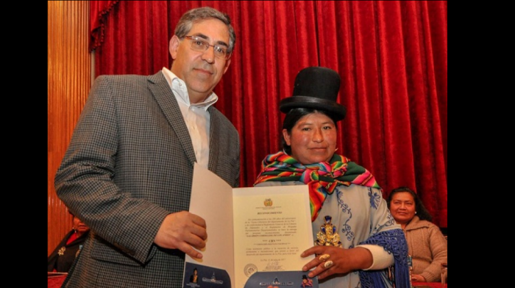 Ejecutivo de CBN recibe premio Cordillera de Los Andes. Foto: RB