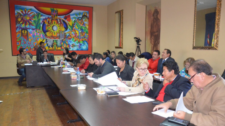 La Comisión Mixta de Constitución en una sesión en la que realiza las entrevistas a los postulantes. Foto: Senado