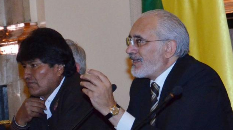 El presidente Evo Morales y el expresidente Carlos Mesa. Foto: ABI
