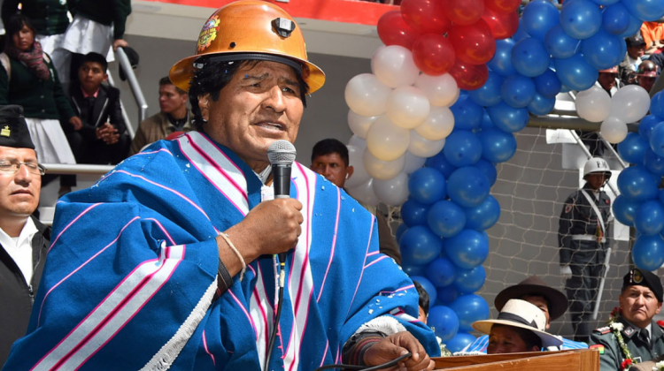 Evo Morales en la entrega de un coliseo en Porco, Potosí. Foto: ABI.