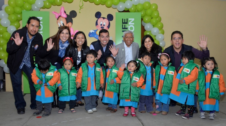 Festejo de Herfalife en los hogares de niños en La Paz. Foto: Extend.
