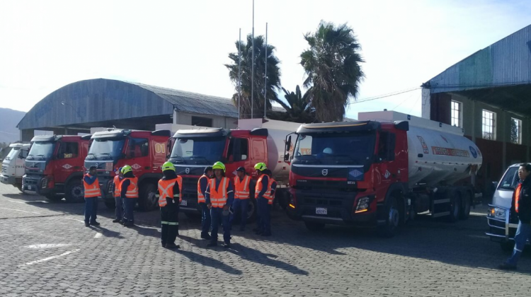 Carros bomberos de YPFB que operan en Tarija. Foto: YPFB