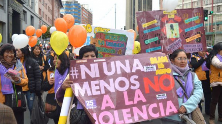Mujeres en una marcha en contra de la violencia. Foto: El Mundo