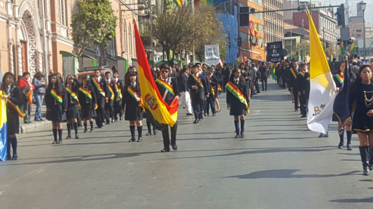 Varios estudiantes participaron en los desfiles cívicos en distintos puntos de la ciudad de La Paz. Foto ilustrativa: ANF
