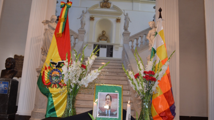 En la Asamblea Legislativa se instaló una capilla ardiente en homenaje a exsenador Pinto: Foto: Senado