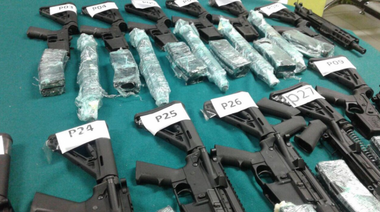 Los acusados tenían en posesión armas de alto calibre. Foto: Ministerio de Gobierno