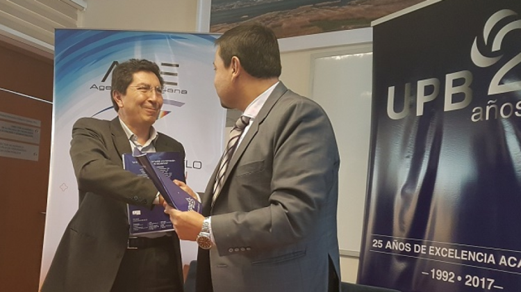 Firma del convenio entre la UPB y la Agencia Boliviana Espacial. Foto. Extend.