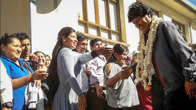 El presidente Evo Morales estuvo en el municipio de Sacaba este sábado. Foto: Ministerio de la Presidencia.