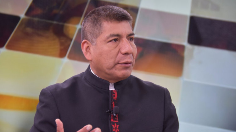 El canciller Fernando Huanacuni en la entrevista con el canal estatal. Foto: @MRE_Bolivia
