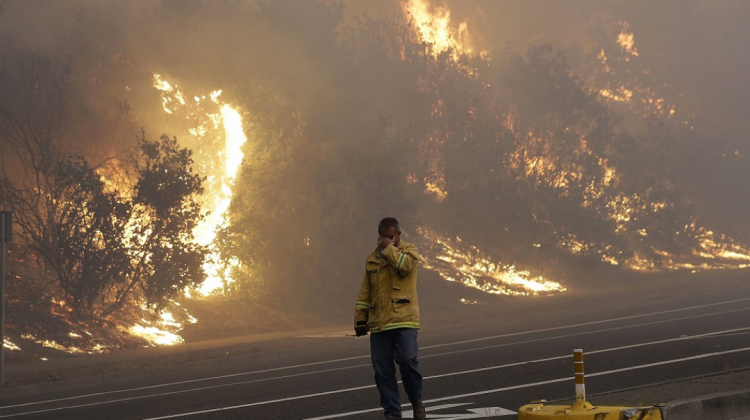 El voraz incendio continúa. Foto: elmundo.es