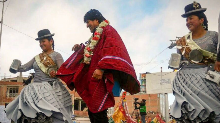 Evo Morales en el inicio de obras de la Línea Plateada del teleférico. Foto: @miteleferico