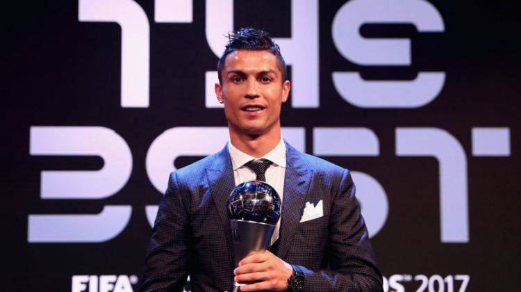 Cristiano Ronaldo gana el premio al mejor jugador del mundo 2017.  Foto: @FIFAcom ‏