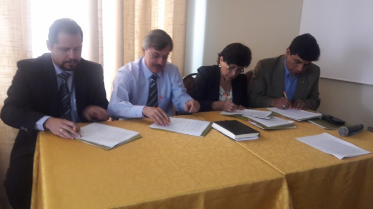 Firma del Protocolo de Comunicación de la Justicia en Cochabamba. Foto: ANF