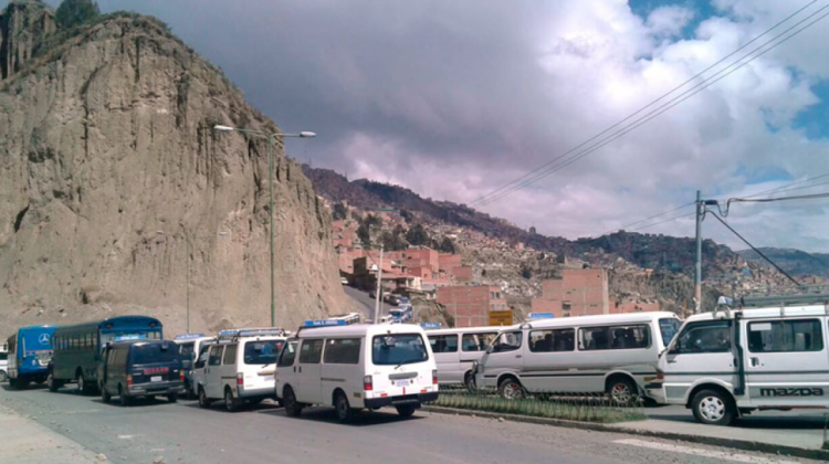 Los contribuyentes deben pagar sus impuestos por vehículos. Fotos: Bolivia.com