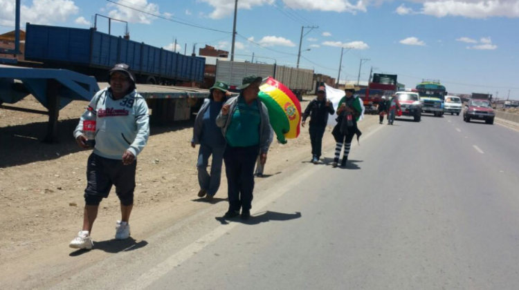 La marcha ingresó a El Alto en horas de la mañana de este viernes. Foto: Pastor Luis Aruquipa.