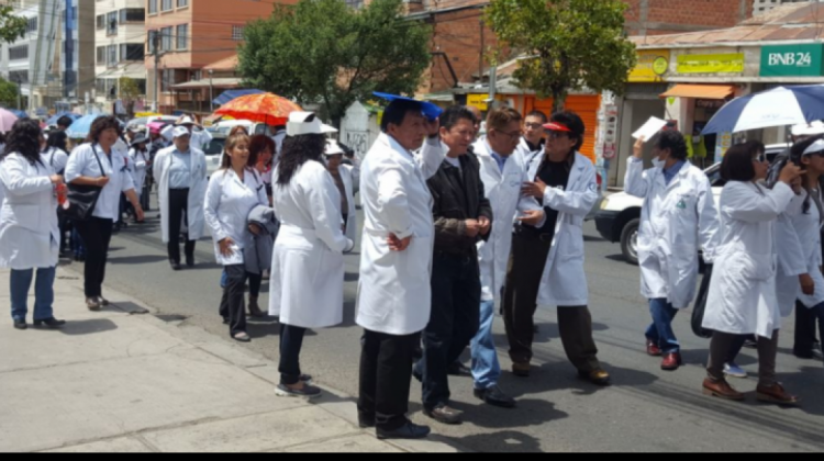 Médicos movilizados en las calles de La Paz.  Foto: ANF