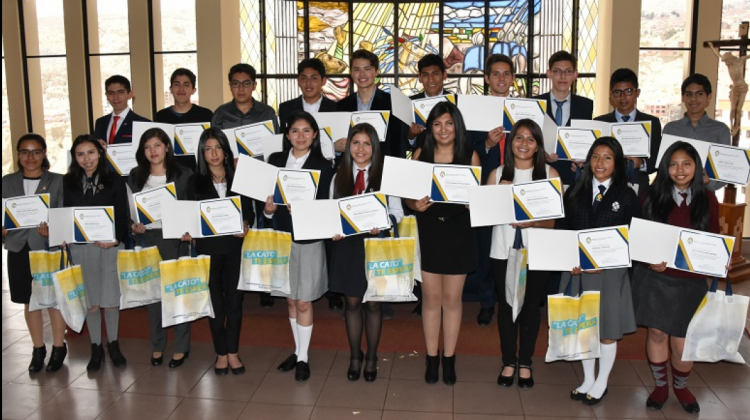 20 Estudiantes Reciben La Beca Bachiller De La Universidad Católica San ...