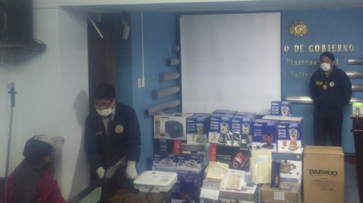 La Policía recuperó varios electrodomésticos y computadoras. Foto: ANF