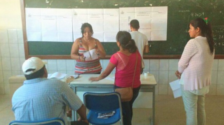 En los recintos electorales al momento del escrutinio. Foto: TSE