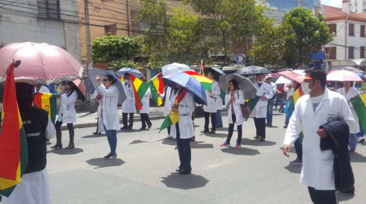 Médicos en una de sus protestas en Miraflores. Foto: ANF