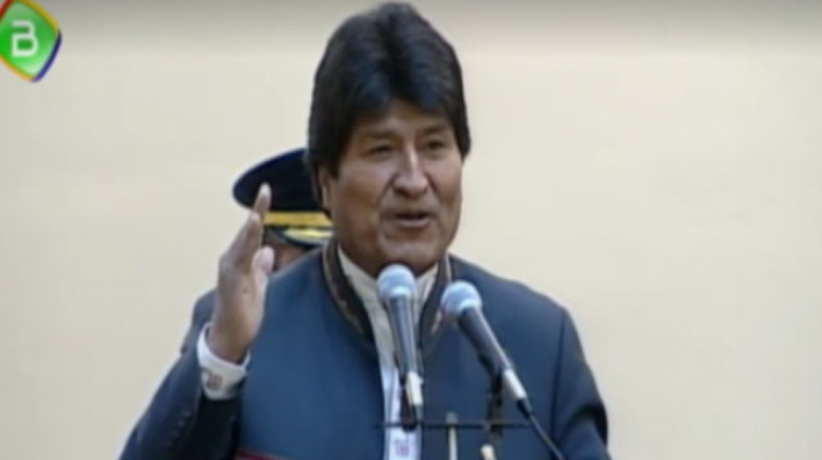 Evo Morales en posesión del nuevo Alto Mando Militar. Foto: BTV/Captura de pantalla.