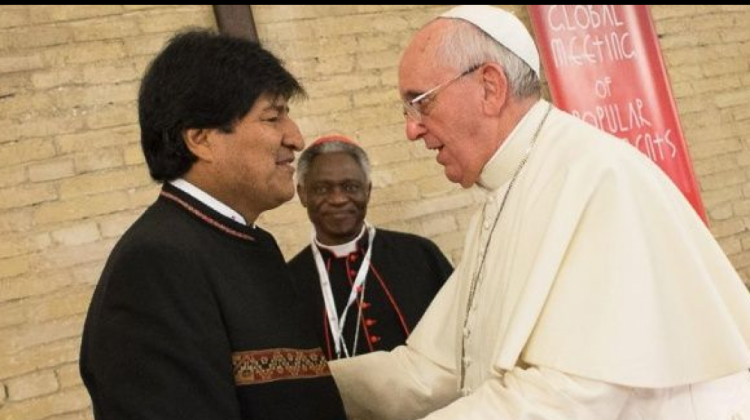 El presidente Evo Morales junto al Papa Francisco. Foto: telesurtv.net