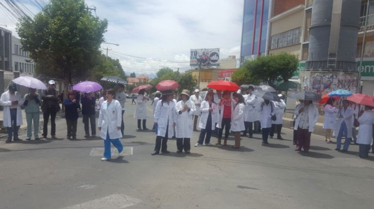 Una de las protestas que ayer protagonizaron los médicos en La Paz. Foto: ANF.
