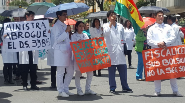 Una protesta de los médicos en La Paz.   Foto: ANF