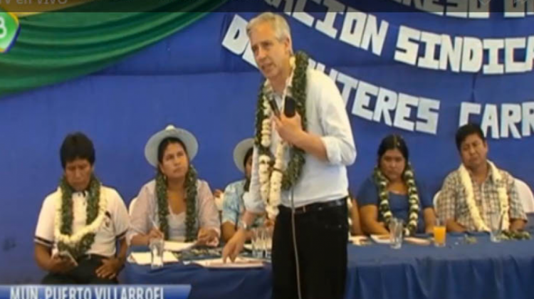 El vicepresidente Álvaro García Linera asistió a un congreso de mujeres. Foto: captura pantalla Bolivia Btv.