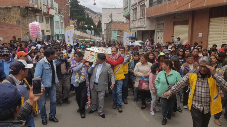 Desentierro del pepino. Foto: Gobernación de La Paz