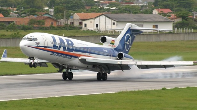 Avión del LAB. Foto: LAB