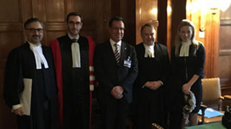 Juristas internacionales junto a invitados. Foto: U.C.B