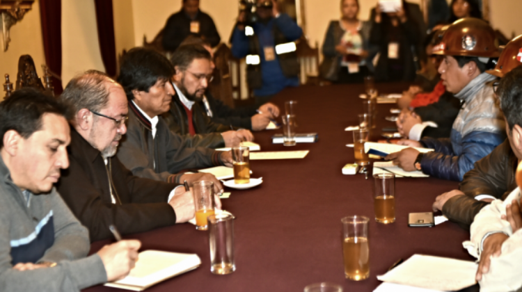 Reciente reunión entre el presidente Morales y la COB. Foto: Archivo ABI